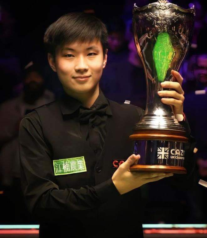 儿很小的时 儿很小的时